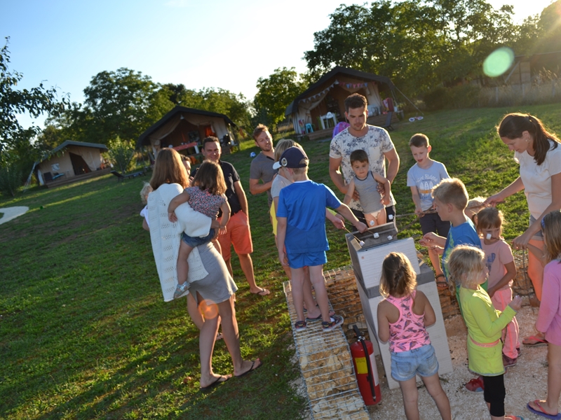 Place De La Famille Glamping Nl