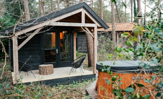 Tinyhouse met hottub op de Norgerberg - Glamping.nl